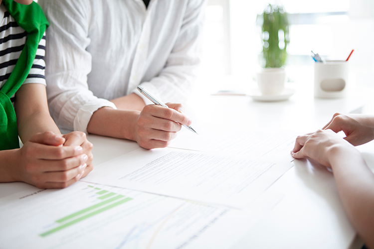 契約を急がせない会社であること